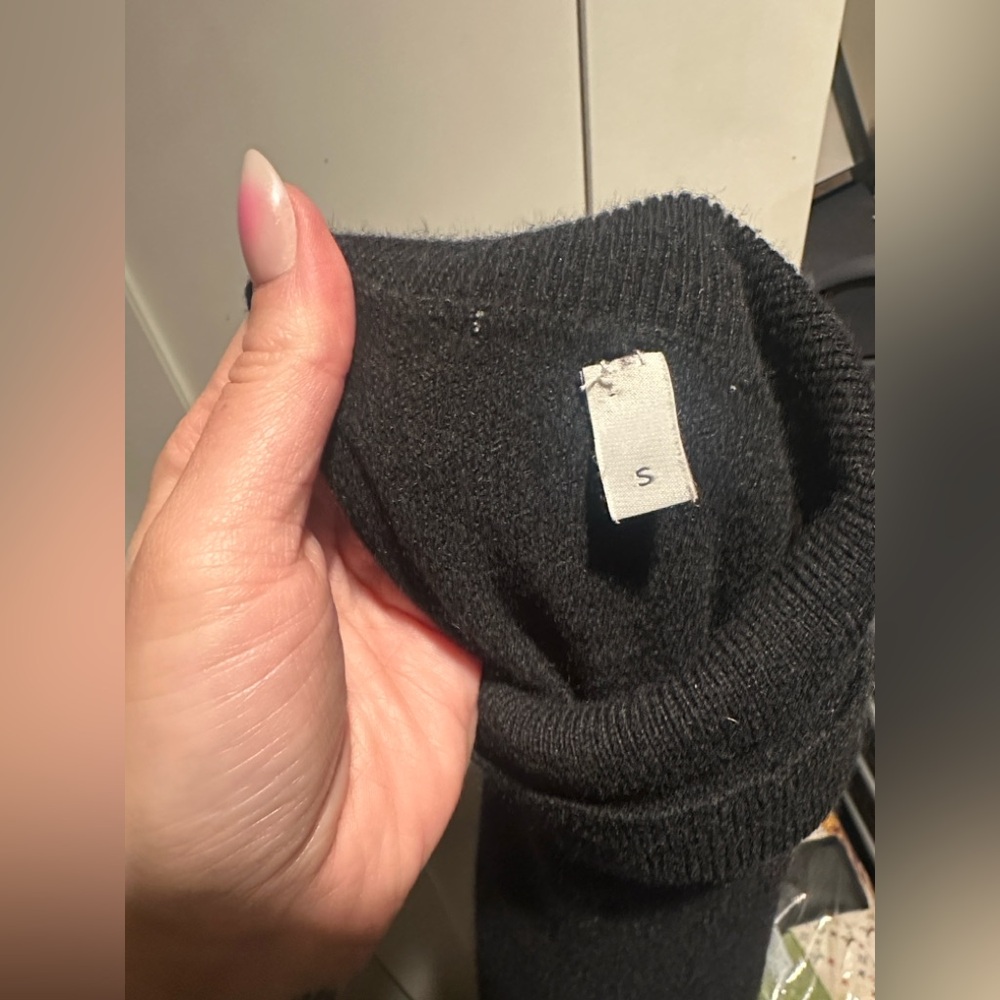 100% Cashmere Black Turtleneck Sweater - Picture 13 of 13